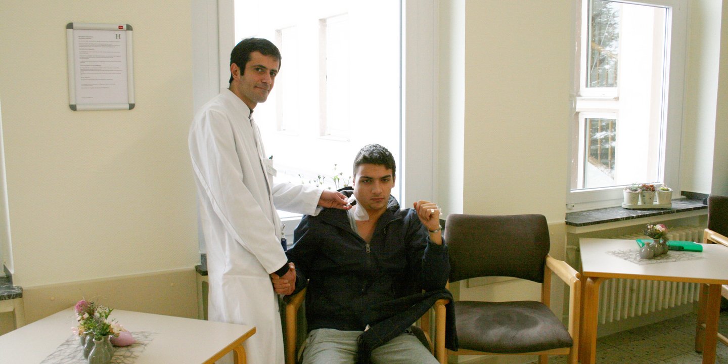 HELIOS Klinik Bad Berleburg: Gefäßchirurgen helfen 17-jährigem Flüchtling