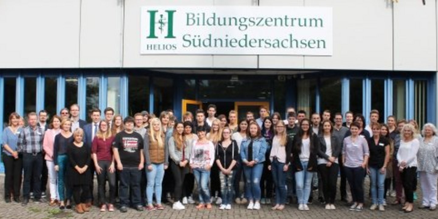 Auf in die Zukunft: 43 Pflege-Azubis im  HELIOS Bildungszentrum Südniedersachsen gestartet